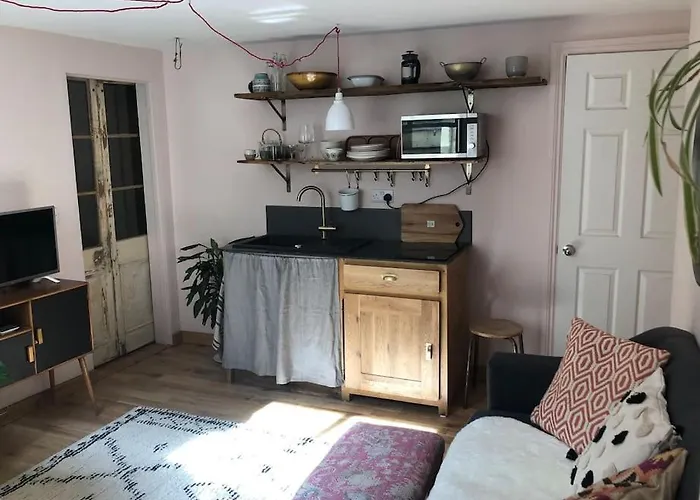Beautiful, Well Positioned Flat In Clifton Wood